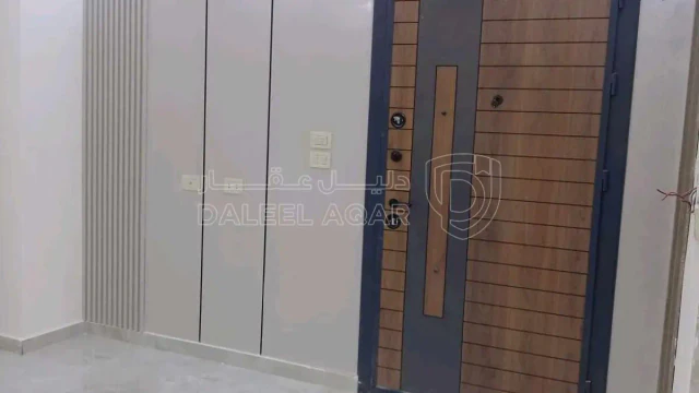 شقة - شقه 165م طابق ثالث فني خلف دوار الثقافة وبن العميد - 66000 دأ