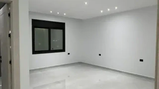 شقة - شمال شرق دوار معاذ الكساسبة(دوار الطيارة) ب300 متر - 75000 دأ