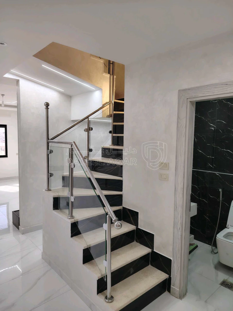 شقة في عمان... البنيات شقة دوبلكس ثالث مع رووف - 100,000 دأ - صورة 1