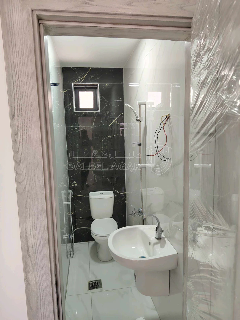 شقة في عمان... البنيات شقة دوبلكس ثالث مع رووف - 100,000 دأ - صورة 1