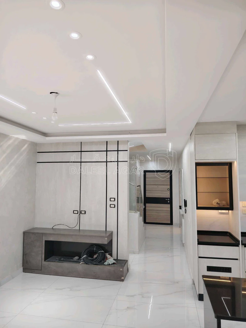 شقة في عمان... البنيات شقة دوبلكس ثالث مع رووف - 100,000 دأ - صورة 1