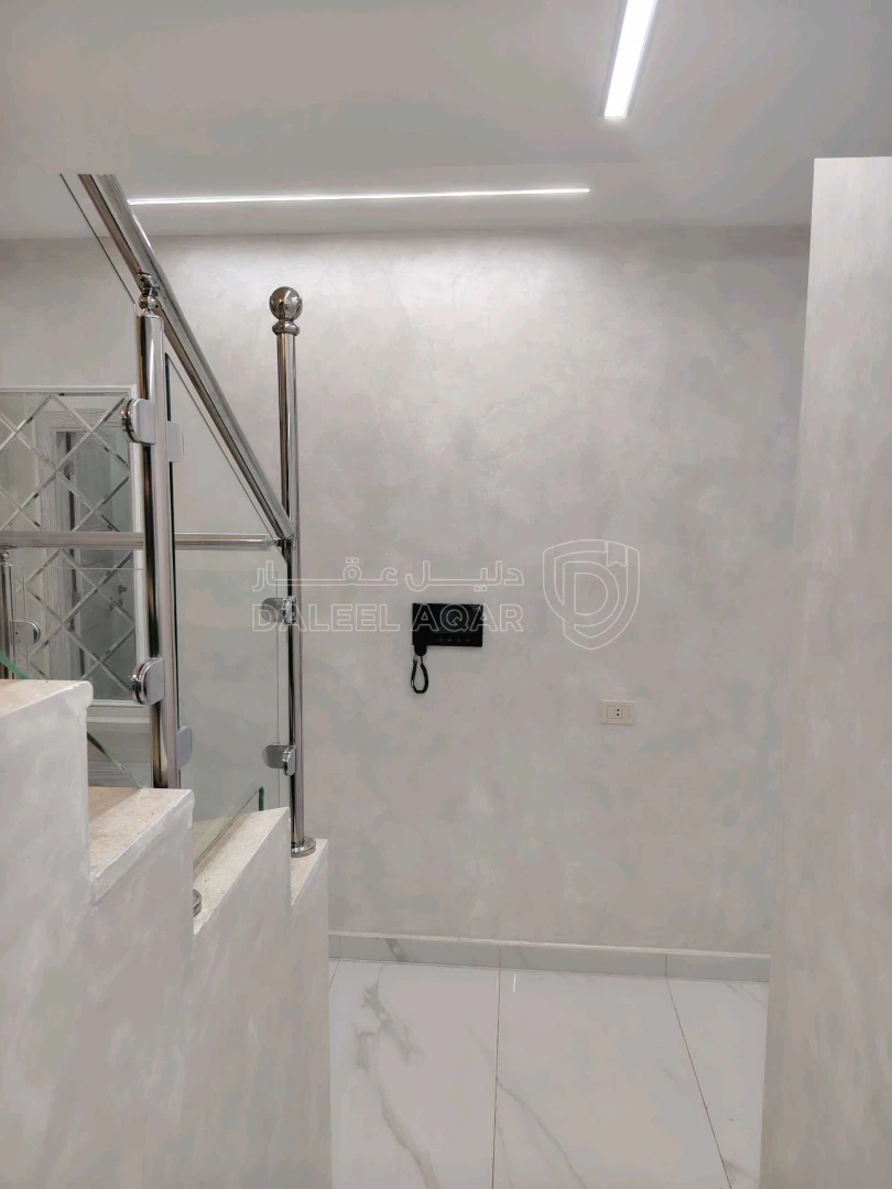 شقة في عمان... البنيات شقة دوبلكس ثالث مع رووف - 100,000 دأ - صورة 1