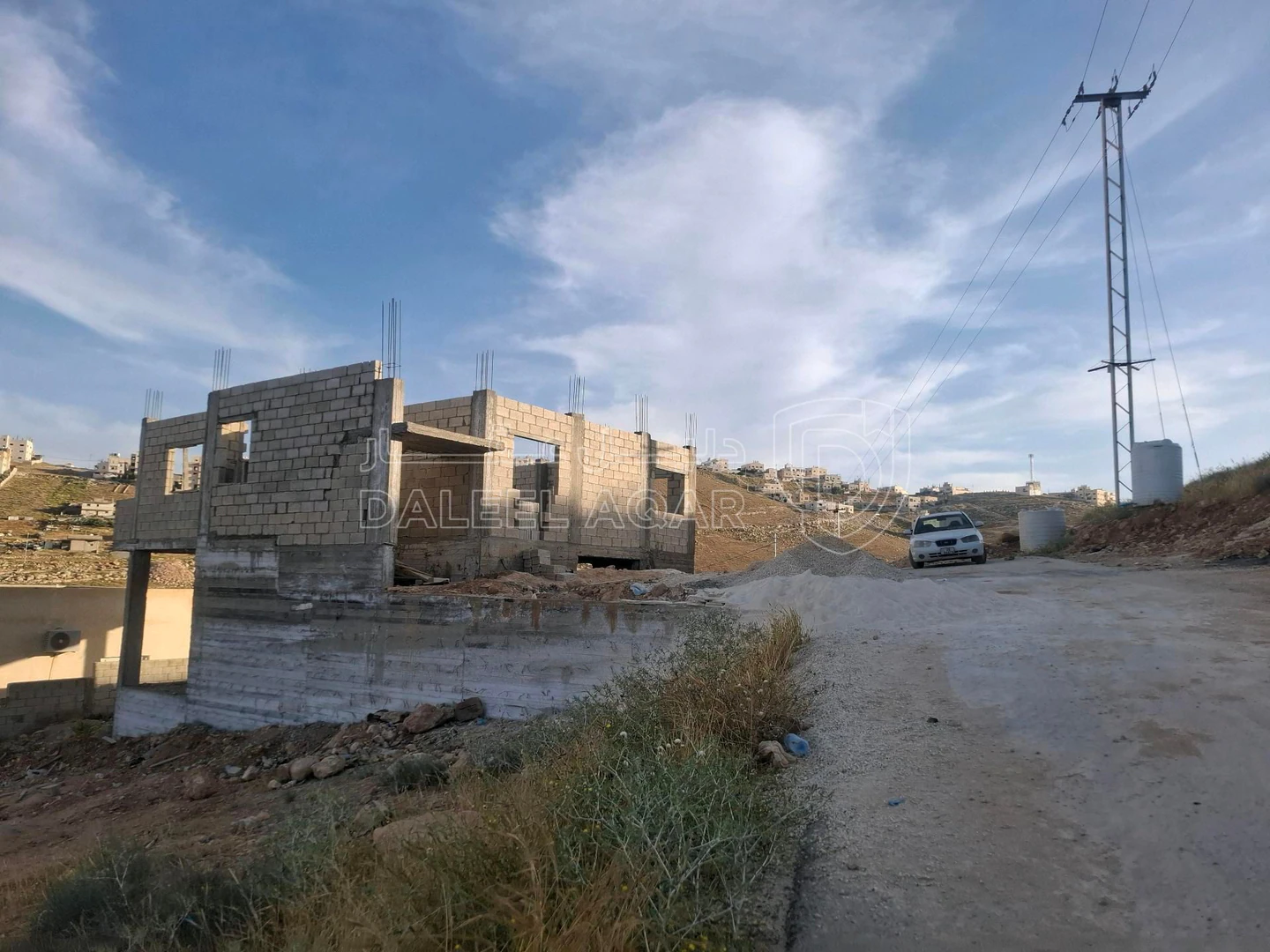 فيلا/منزل في بيت عظم للبيع مرتفع اطلالة جيدة على شارعين - 35,000 دأ - صورة 1
