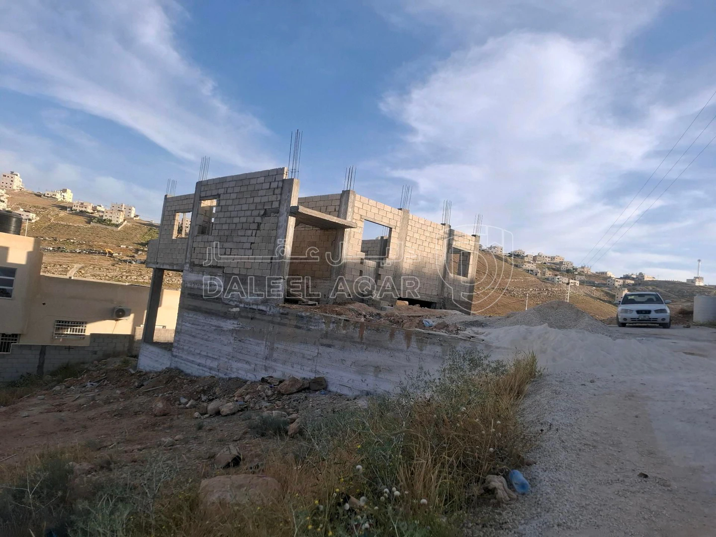 فيلا/منزل في بيت عظم للبيع مرتفع اطلالة جيدة على شارعين - 35,000 دأ - صورة 1