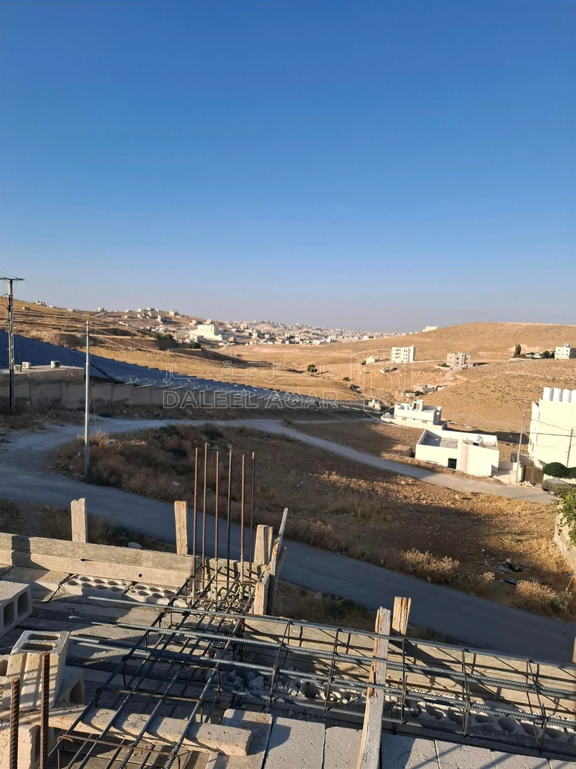 فيلا/منزل في بيت عظم للبيع مرتفع اطلالة جيدة على شارعين - 35,000 دأ - صورة 1