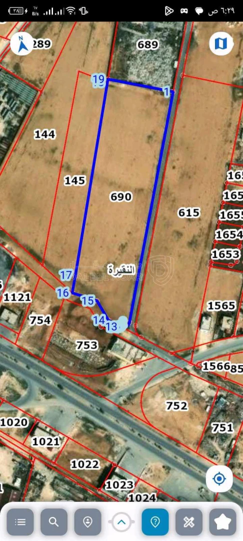 أرض في عمان النقيرة شارع الـ60 الدولي  - 990,000 دأ - صورة 1