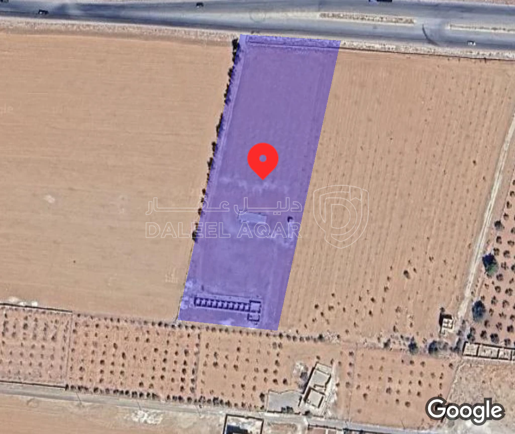 أرض في مادبا شارع المطار على الشارع مباشرة - 280,000 دأ - صورة 1