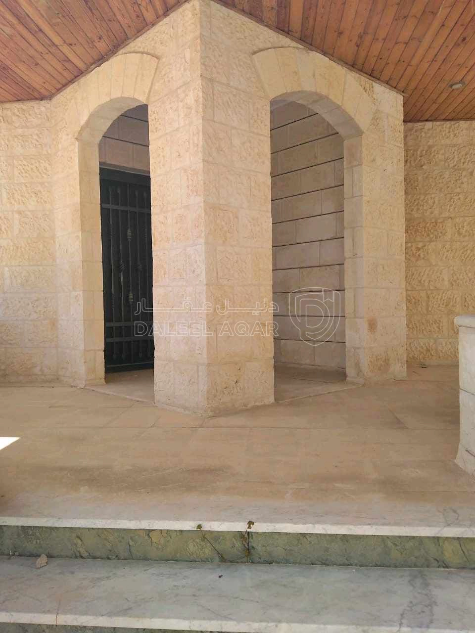 فيلا/منزل في عمان ، ناعور ، بالقرب من كازية السلام - 320,000 دأ - صورة 1