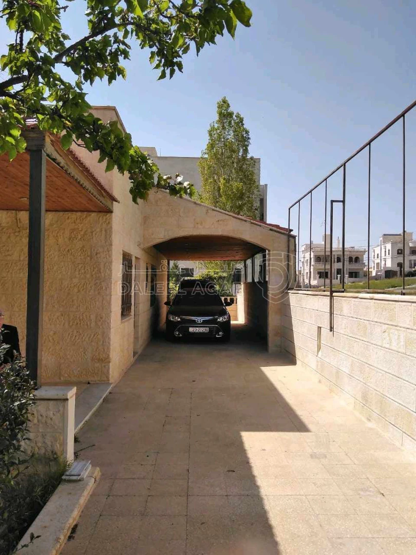 فيلا/منزل في عمان ، ناعور ، بالقرب من كازية السلام - 320,000 دأ - صورة 1