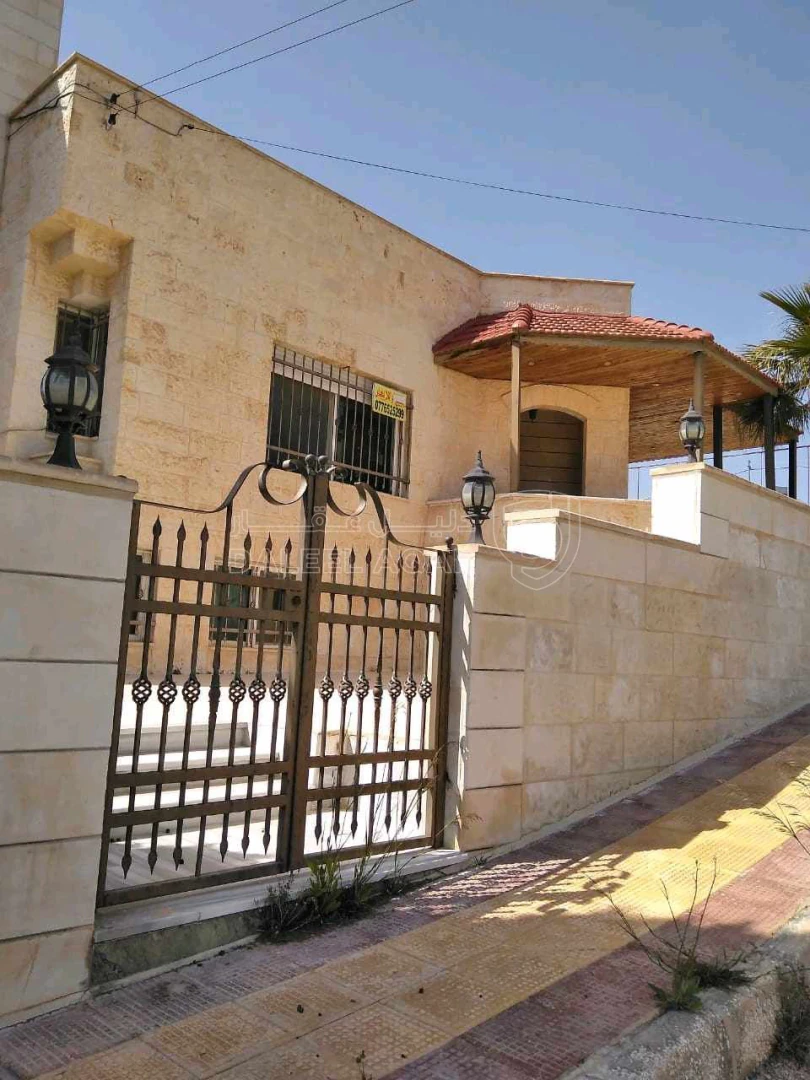 فيلا/منزل في عمان ، ناعور ، بالقرب من كازية السلام - 320,000 دأ - صورة 1