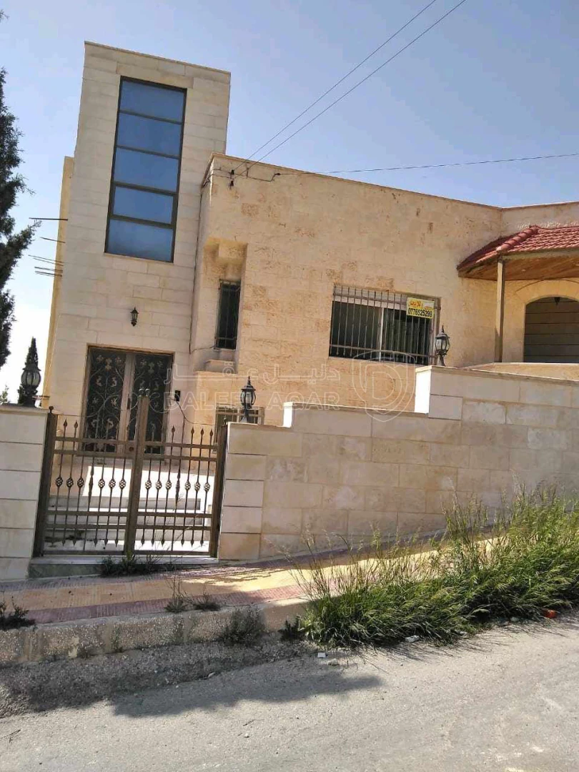 فيلا/منزل في عمان ، ناعور ، بالقرب من كازية السلام - 320,000 دأ - صورة 1