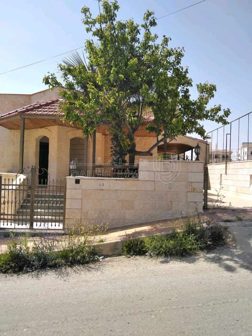 فيلا/منزل في عمان ، ناعور ، بالقرب من كازية السلام - 320,000 دأ - صورة 1