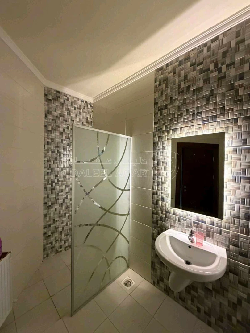 شقة في عمان ضاحية الرشيد قرب اسواق شونيز  - 70,000 دأ - صورة 1