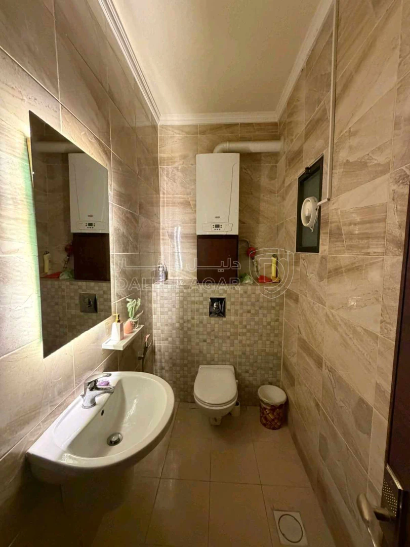 شقة في عمان ضاحية الرشيد قرب اسواق شونيز  - 70,000 دأ - صورة 1