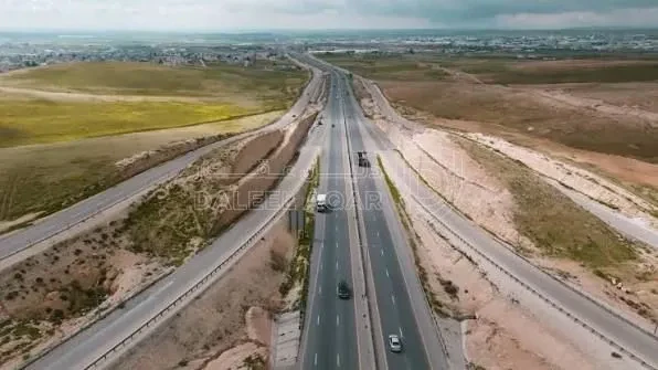 أرض في شارع المية التنموي النقيرة قرب ترخيص سحاب - 500,000 دأ - صورة 1