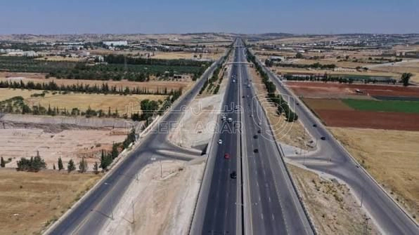 أرض في شارع المية التنموي النقيرة قرب ترخيص سحاب  - 500,000 دأ - صورة 1