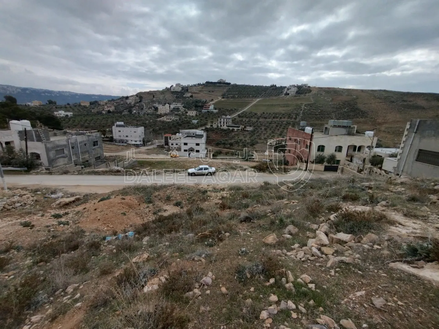 أرض في السلط منطقة الجيعة قرب معسكر الشباب - 68,000 دأ - صورة 1