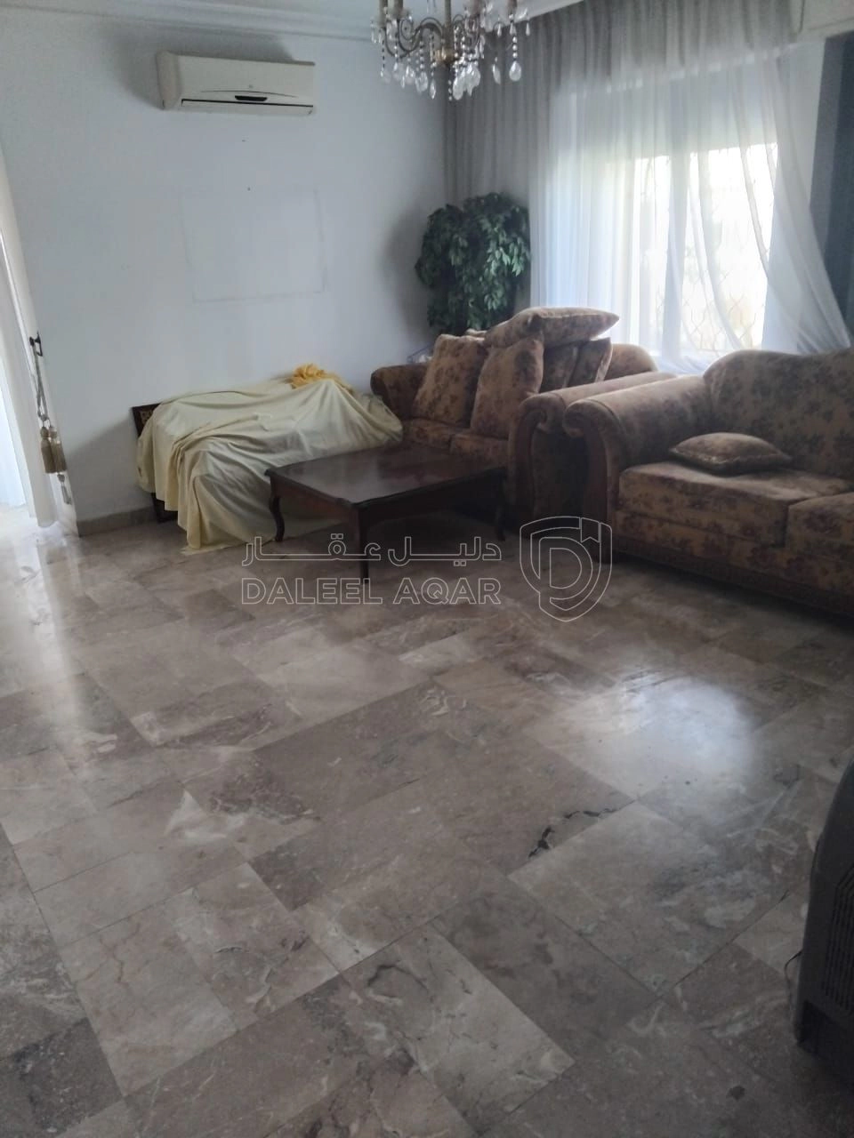 شقة في شقه مميزه للبيع بالصويفيه بالقرب من السفاره الفلبي - 110,000 دأ - صورة 1