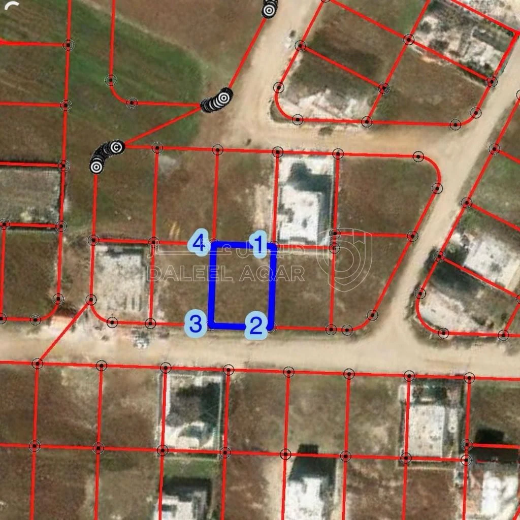 أرض في قطعة ارض بمساحة 651 متر للبيع في اربد الصريح  - 105,000 دأ - صورة 1