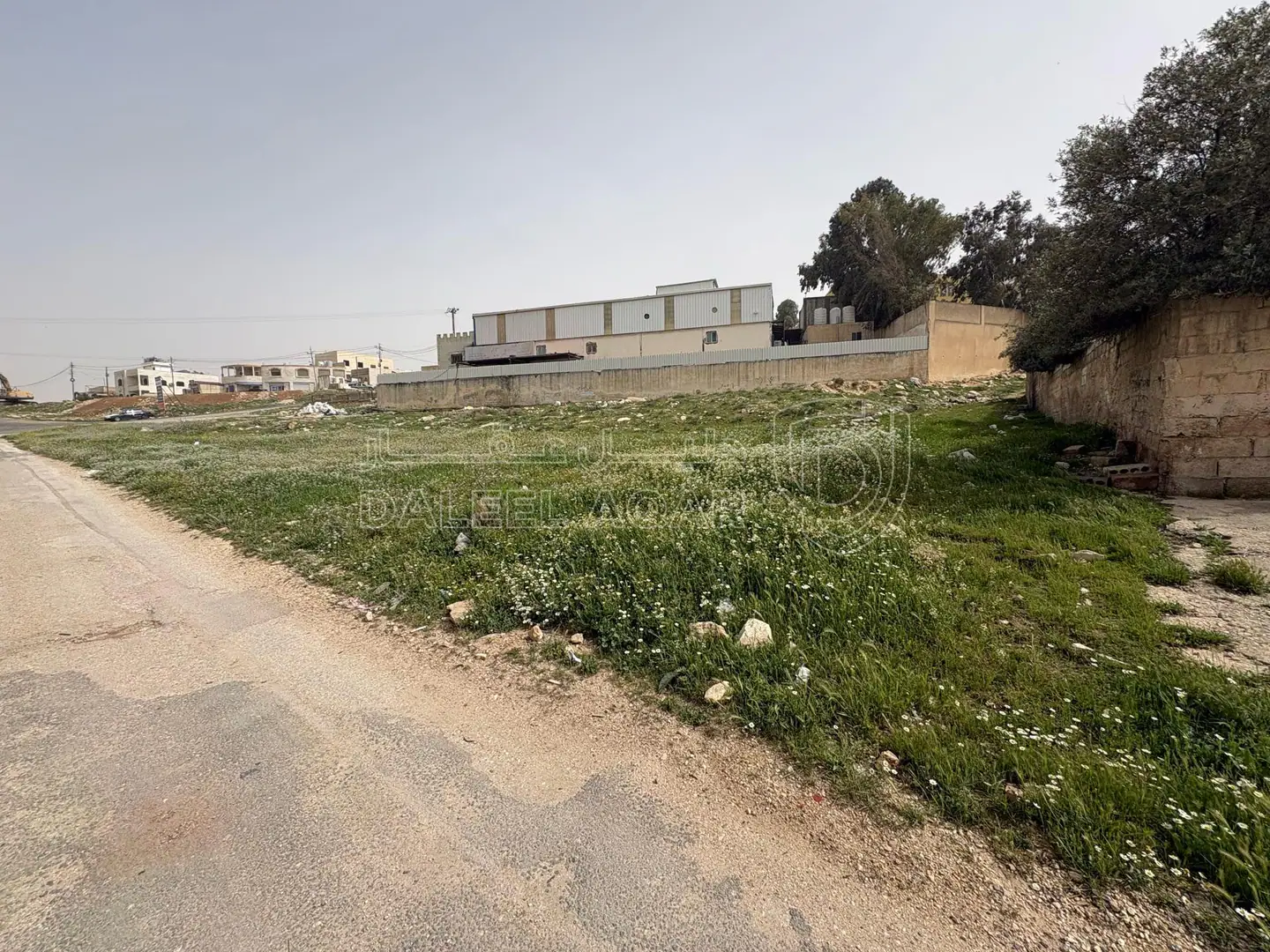 أرض في عمان ماركا قرب دائرة اراضي شرق عمان  - 165,000 دأ - صورة 1