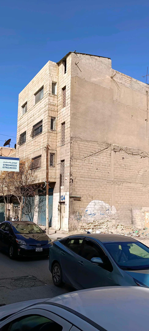 مبنى في الزرقاء ش الفاروق مقابل البيت بيتك للادوات المنزلي - 90,000 دأ - صورة 2