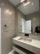 شقة في شقة طابق اول بموقع مميز وبرندا كبيرة - 98,000 دأ - صورة NaN