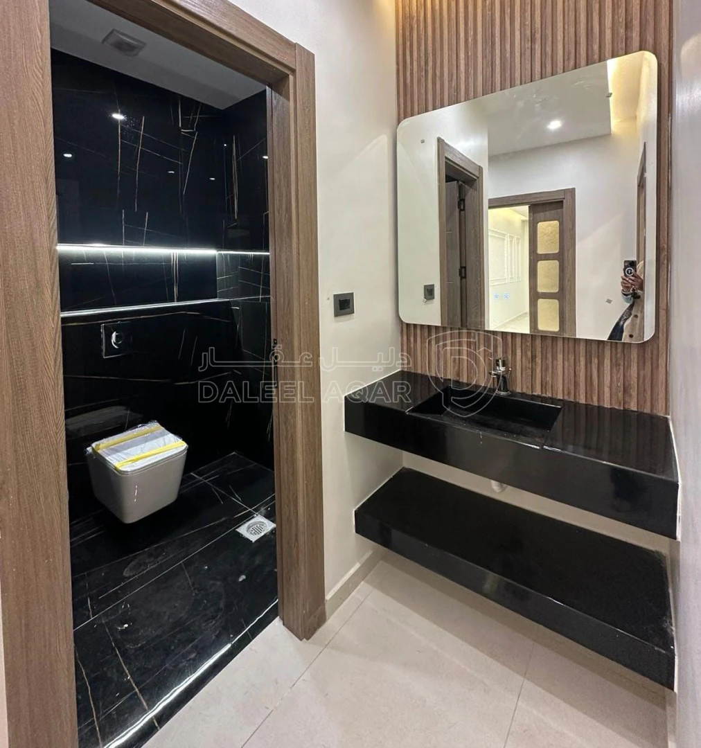 شقة في طابق ثامي 205 متر في ضاحية الرشيد - 130,000 دأ - صورة 1