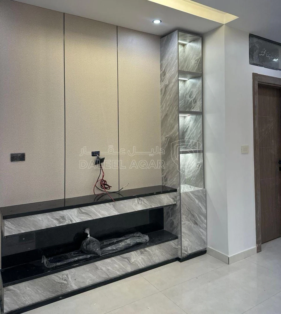 شقة في طابق ثامي 205 متر في ضاحية الرشيد - 130,000 دأ - صورة 1