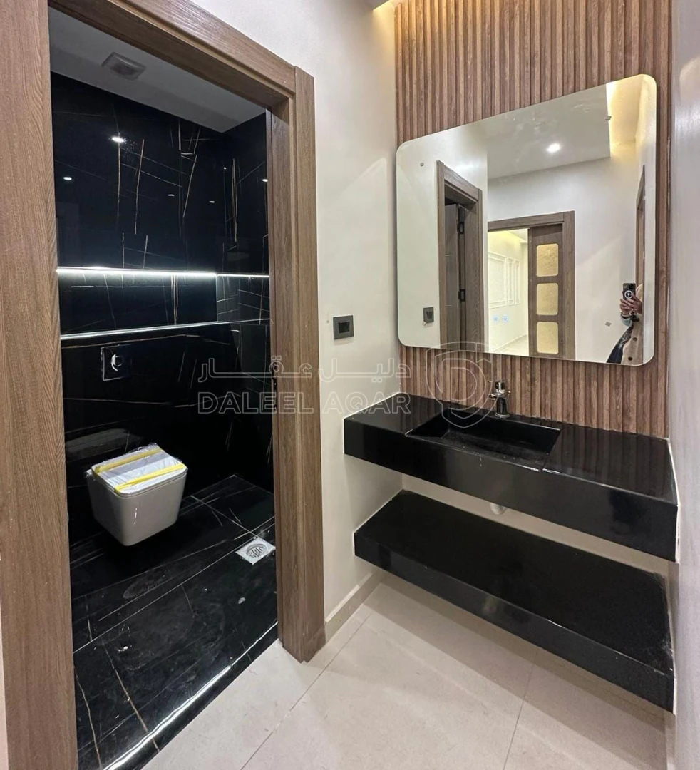 شقة في طابق ثامي 205 متر في ضاحية الرشيد - 130,000 دأ - صورة 1