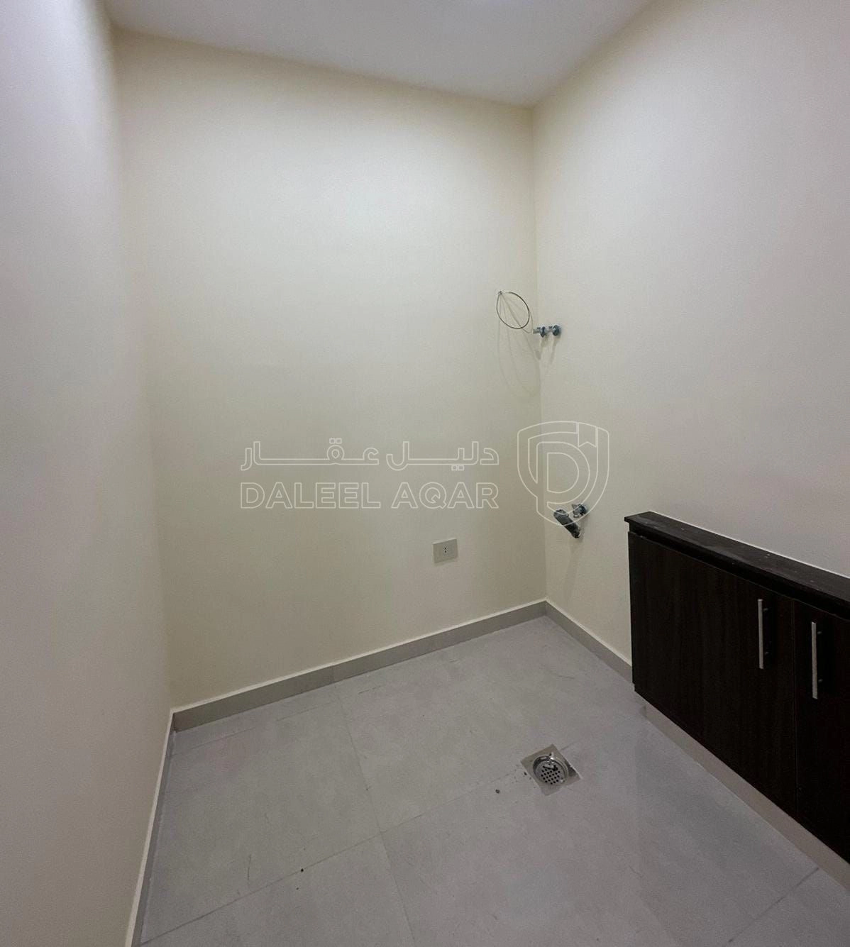 شقة في طابق ثامي 205 متر في ضاحية الرشيد - 130,000 دأ - صورة 1