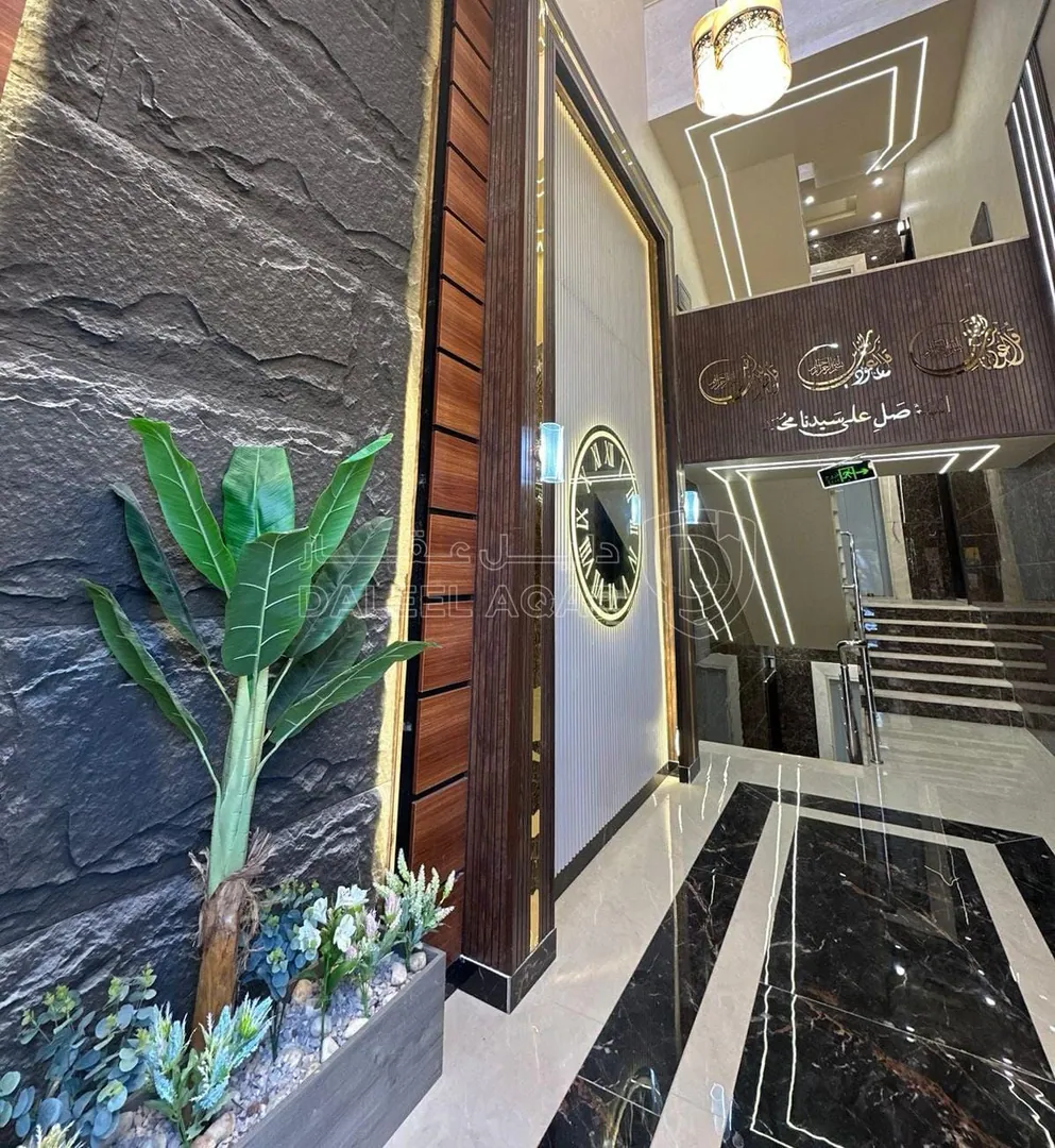 شقة في طابق ثامي 205 متر في ضاحية الرشيد - 130,000 دأ - صورة 1