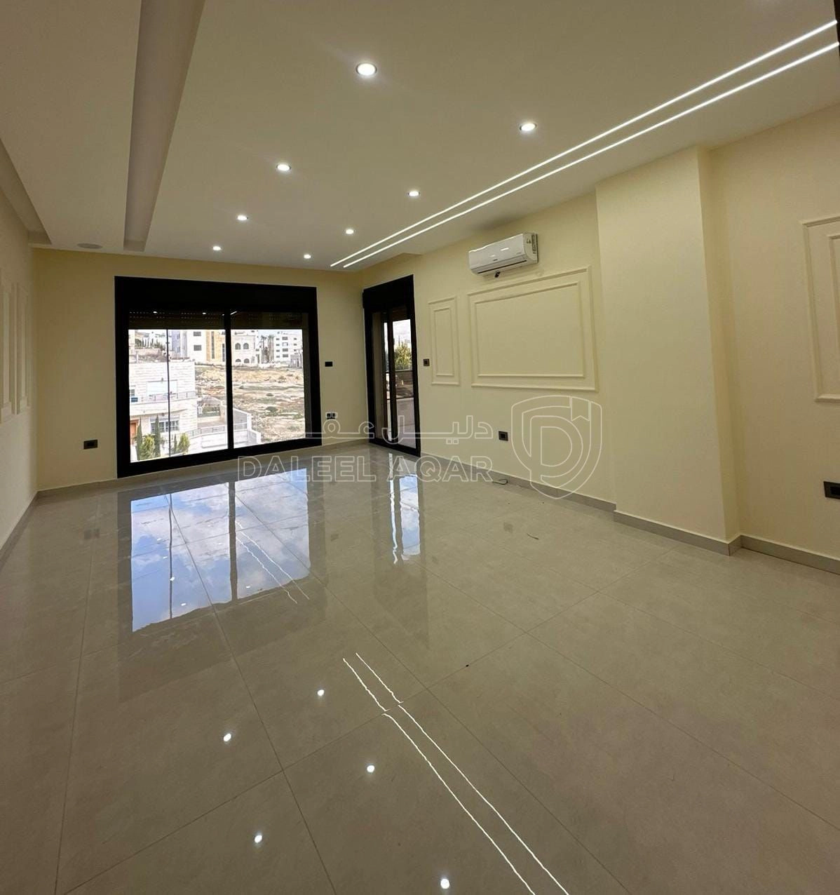 شقة في طابق ثامي 205 متر في ضاحية الرشيد - 130,000 دأ - صورة 1