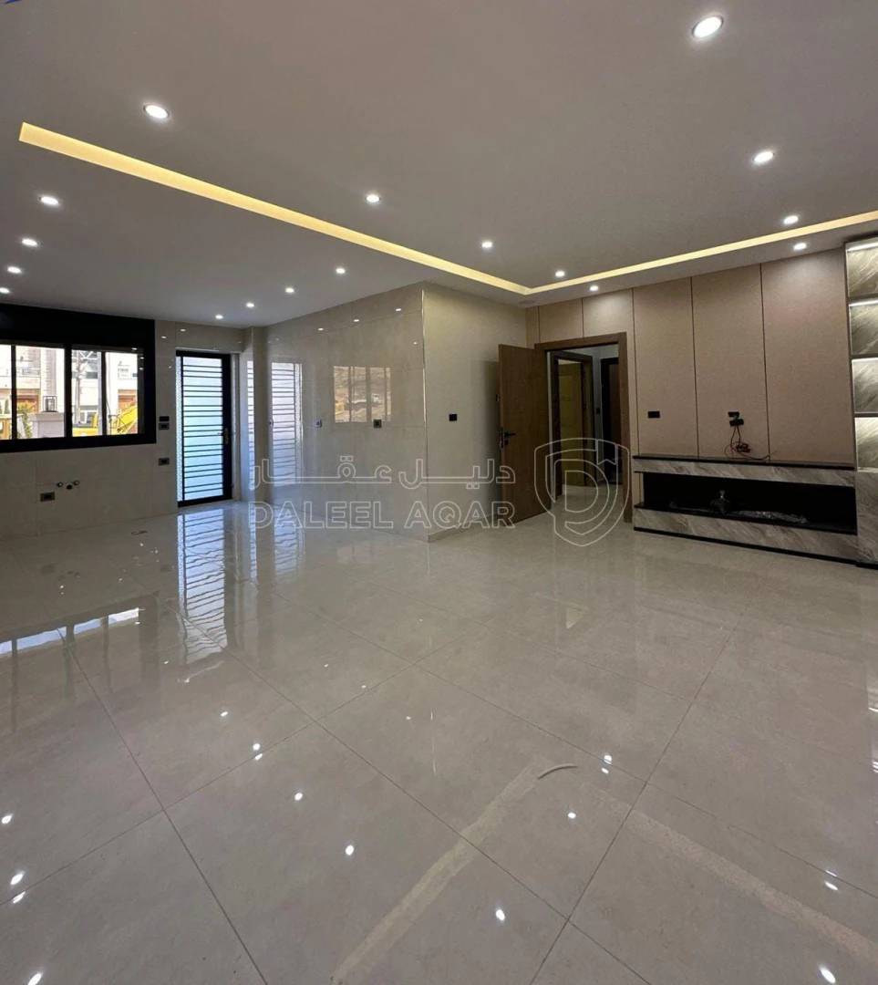 شقة في طابق ثامي 205 متر في ضاحية الرشيد - 130,000 دأ - صورة 1