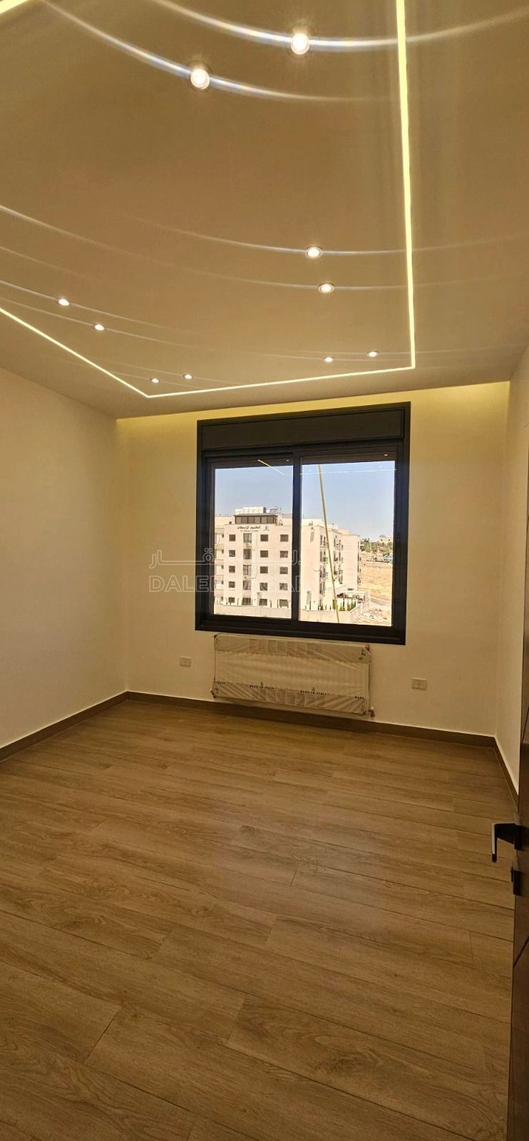 شقة في شقة ارضية مع ترس  للبيع في مرج الحمام اسكان عالية - 168,000 دأ - صورة 1