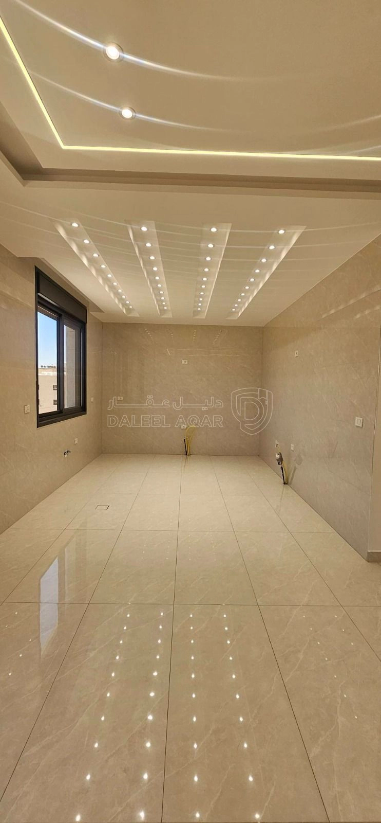 شقة في شقة ارضية مع ترس  للبيع في مرج الحمام اسكان عالية - 168,000 دأ - صورة 1