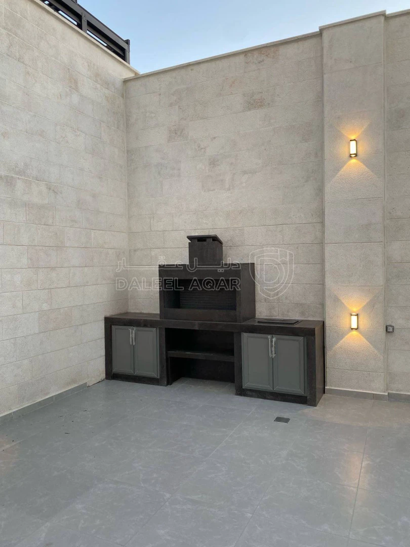 شقة في شقة ارضية مع ترس  للبيع في مرج الحمام اسكان عالية - 168,000 دأ - صورة 1