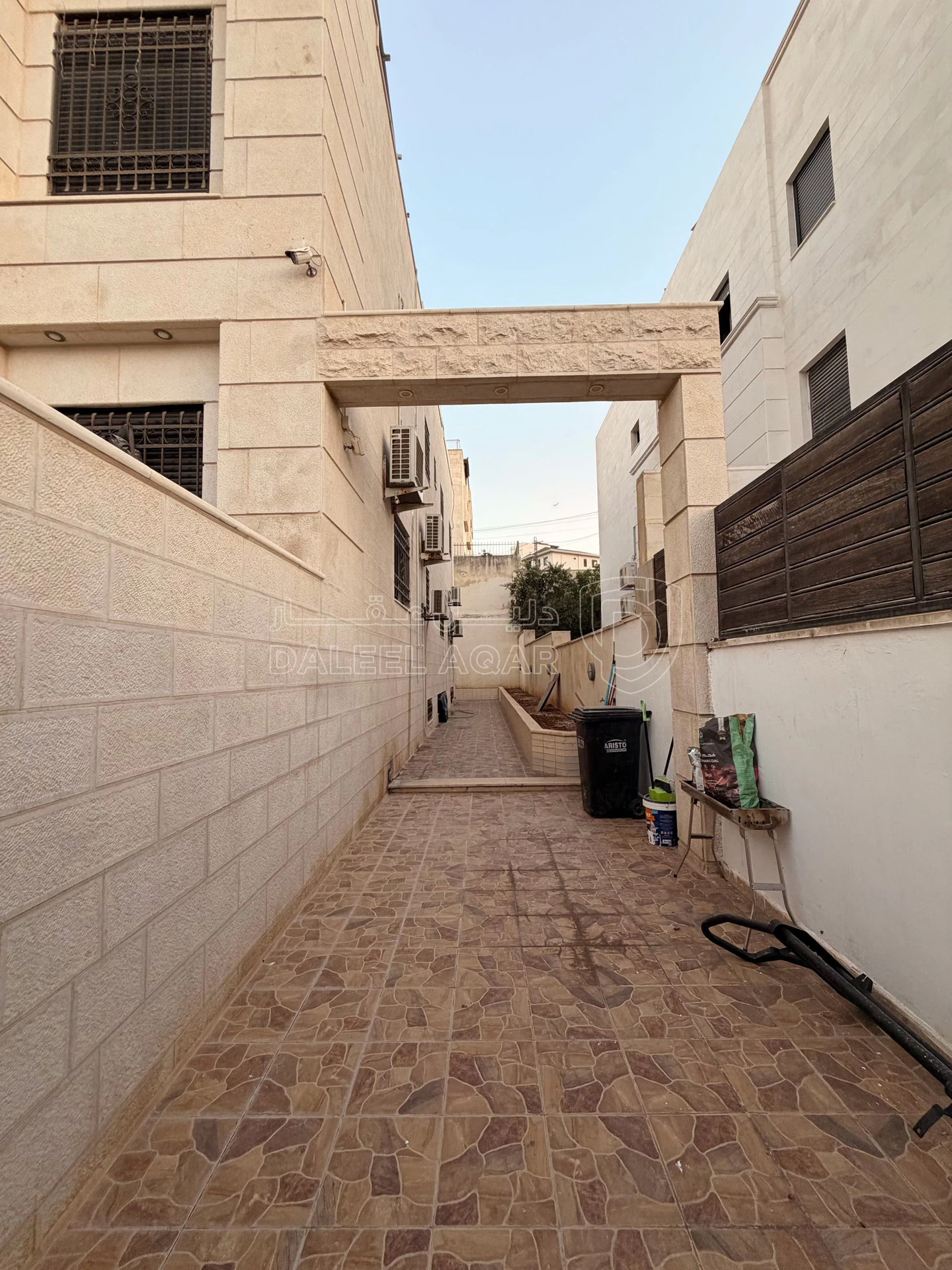 فيلا/منزل في فيلا للبيع باسكان المهندسين و الاطباء  - 375,000 دأ - صورة 1