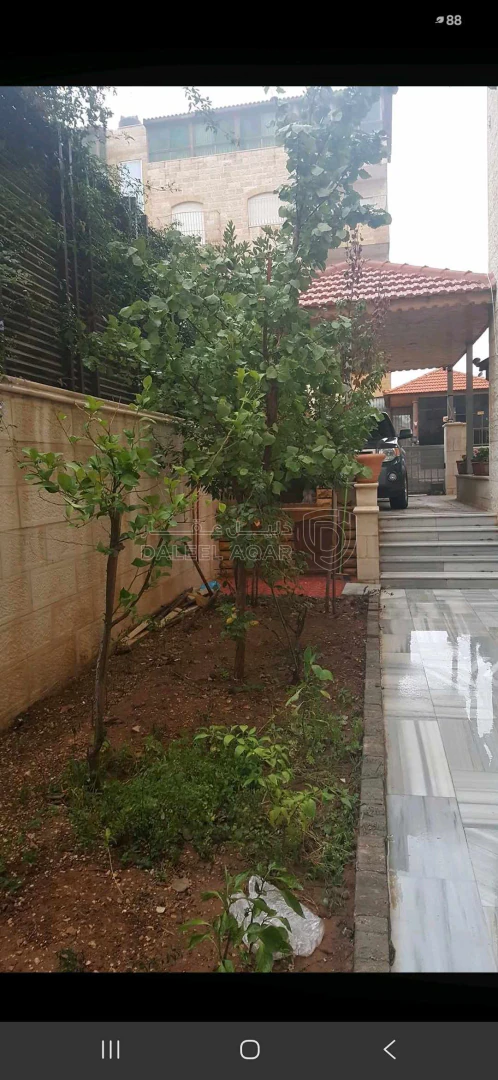 شقة في ضاحية الرشيد بجانب مدرسة المنهل شارع سعاد العالول - 130,000 دأ - صورة 1