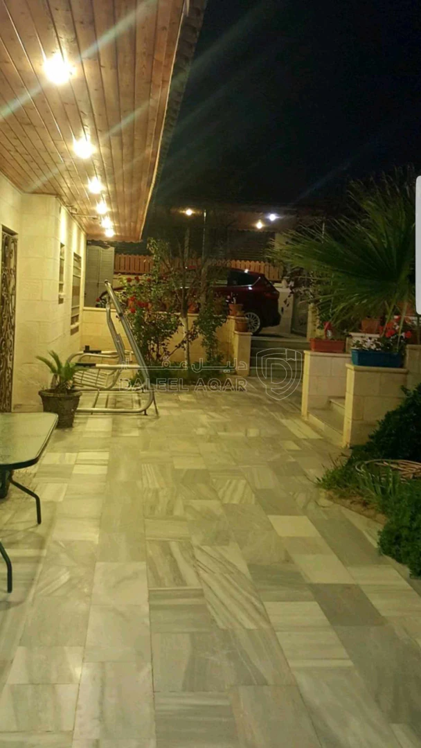 شقة في ضاحية الرشيد بجانب مدرسة المنهل شارع سعاد العالول - 130,000 دأ - صورة 1