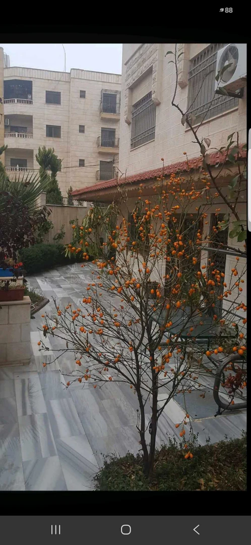 شقة في ضاحية الرشيد بجانب مدرسة المنهل شارع سعاد العالول - 130,000 دأ - صورة 1
