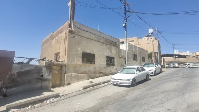 مبنى - الزرقاء عوجان الغربي شارع طارق بن زياد - 39000 دأ