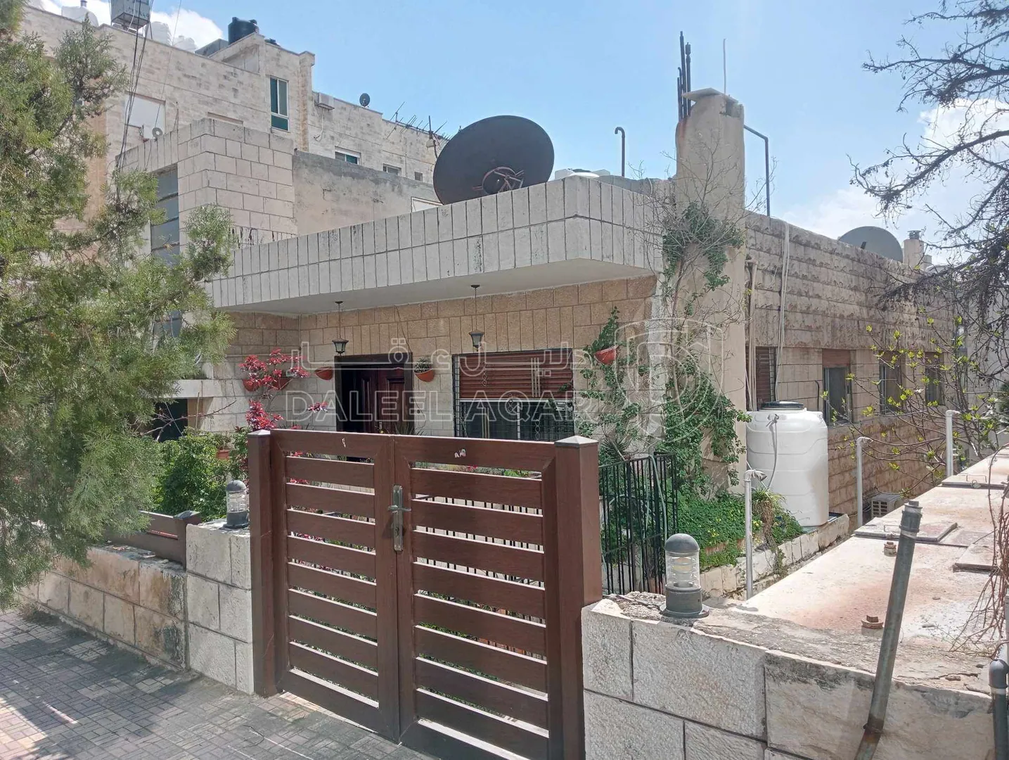 أرض في ام اذينه الجنوبي مقابل ابراج السادس   شارع نجران  - 850,000 دأ - صورة 1