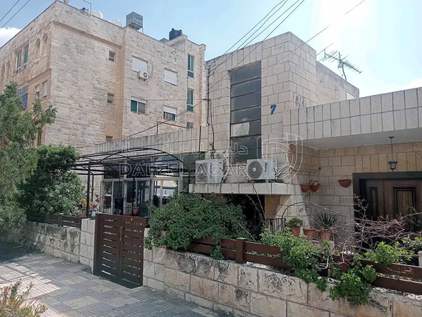 أرض في ام اذينه الجنوبي مقابل ابراج السادس   شارع نجران  - 850,000 دأ - صورة 1