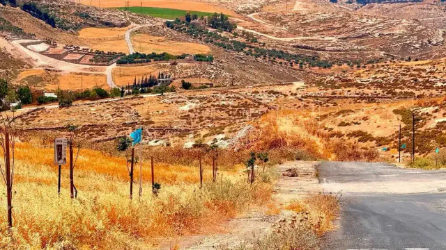 أرض - قرب مرج الحمام، 18 دقيقة فقط من الدوار السابع - 73000 دأ