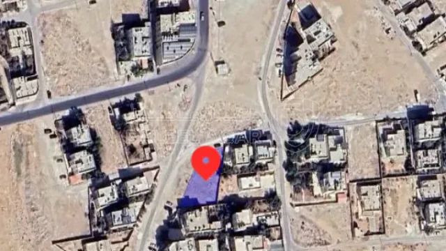 أرض - الزرقاء - السخنه- قرب مسجد سلطان مراد  - 38000 دأ