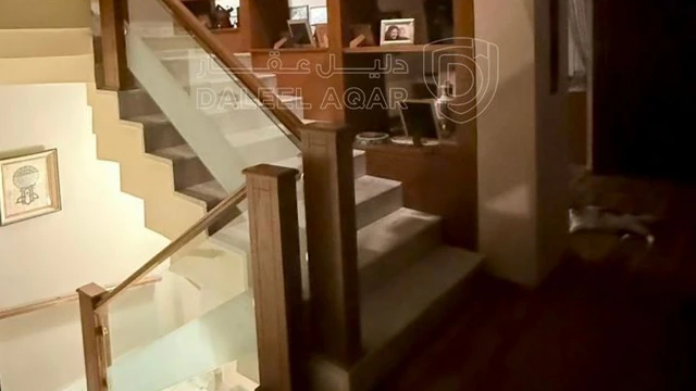 فيلا/منزل في بالقرب من مجمع الحسين للأعمال  - 620,000 دأ - صورة NaN