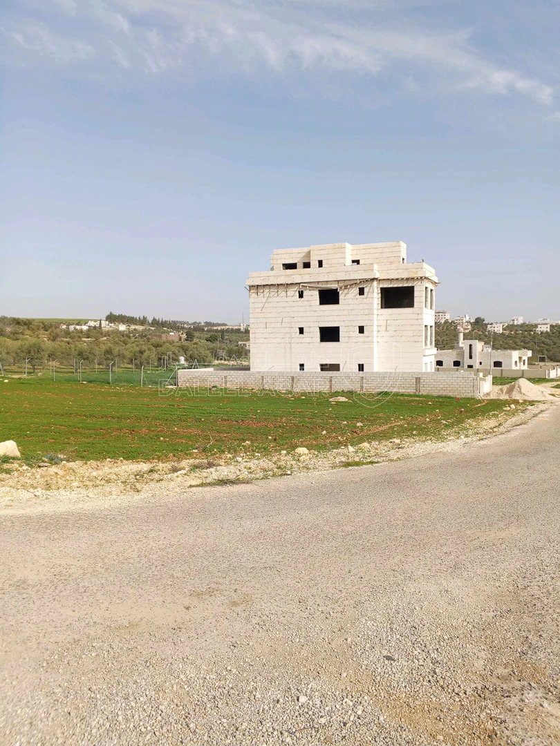 أرض في 1043م سكن ب على شارعين ناعور المنيف بسعر مناسب  - 140,000 دأ - صورة 1