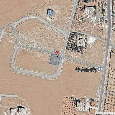 أرض في ارض صخرية على شارعين مستوية ومرتفعة - 38,000 دأ - صورة 1
