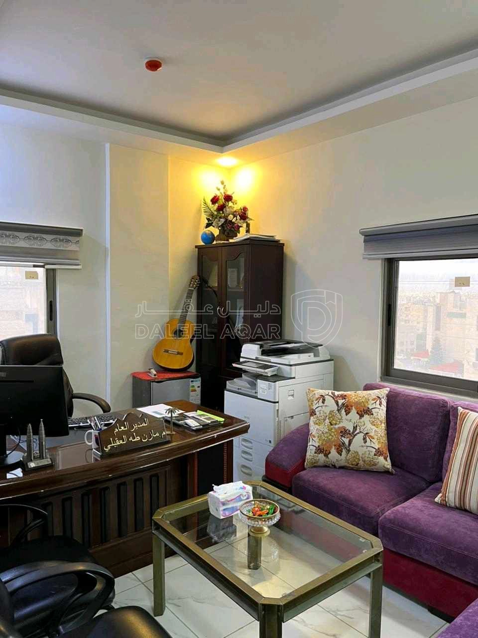 مكتب/تجاري في اربد. مكتب مشطب  ٣ غرف و  استقبال و مطبخ و حمام - 45,000 دأ - صورة 1