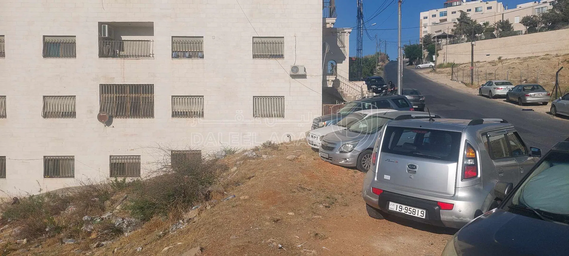 أرض في عمان جبيهة خلف سيفوي جبية ضاحية الإمام الغزالي - 250,000 دأ - صورة 1